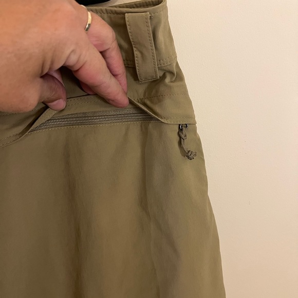 LL Bean tan color reversible men’s cargo pants - Picture 3 of 7